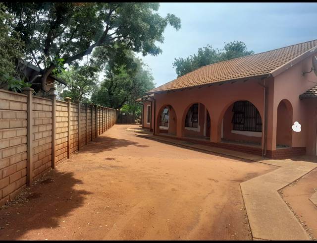 3 BEDROOM HOUSE FOR SALE IN GEELHOUTPARK